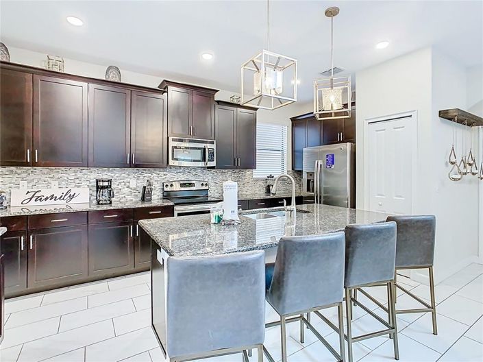 Image No.7-5 Bed House for sale