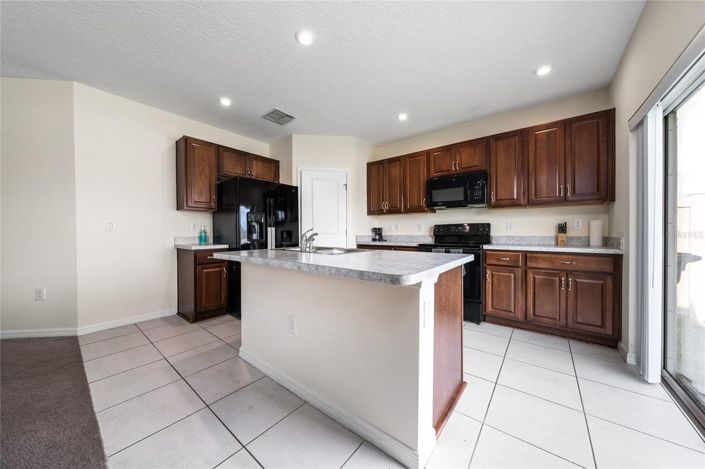 Image No.11-3 Bed House for sale