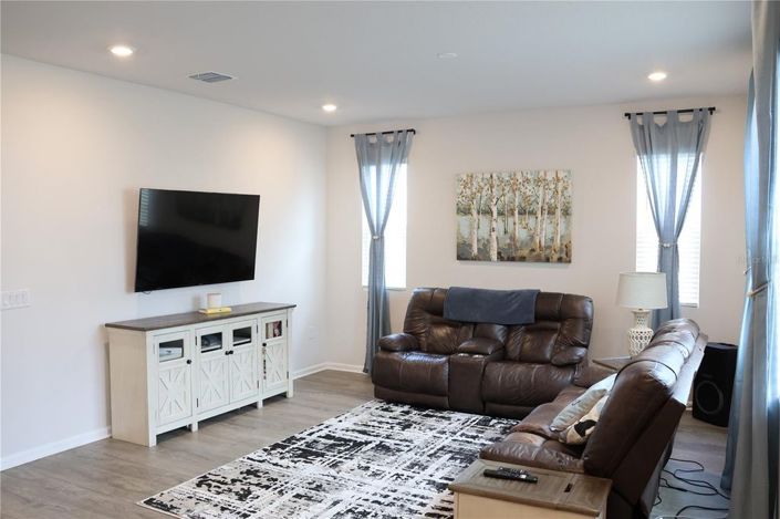 Image No.5-5 Bed House for sale