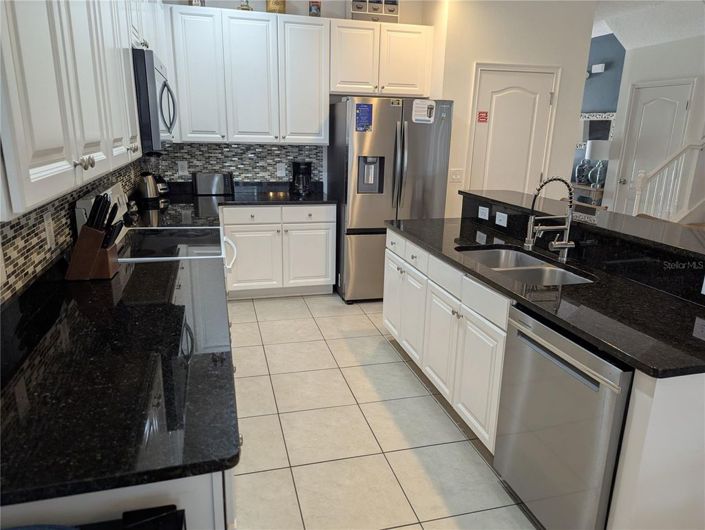 Image No.6-6 Bed House for sale