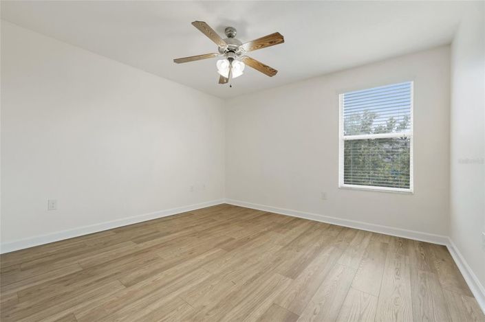 Image No.24-5 Bed House for sale