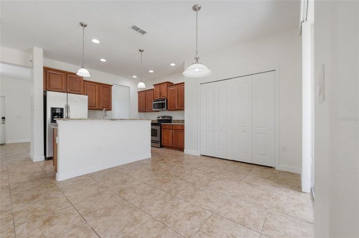 Image No.8-5 Bed House for sale