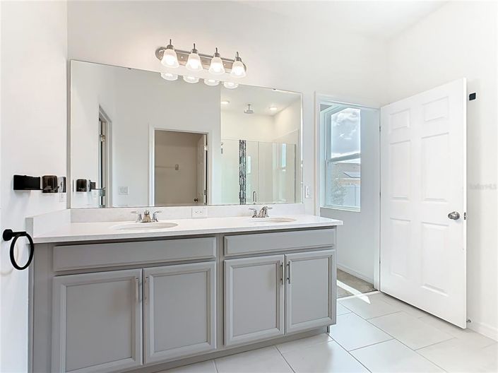 Image No.35-4 Bed House for sale