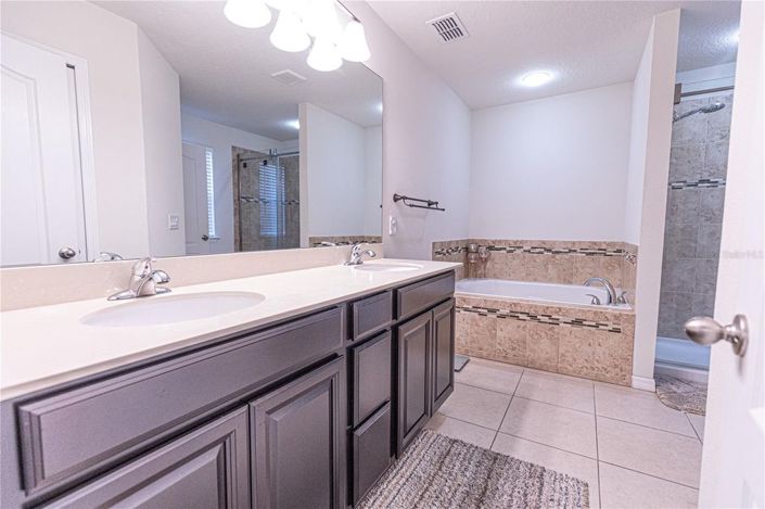 Image No.18-4 Bed House for sale