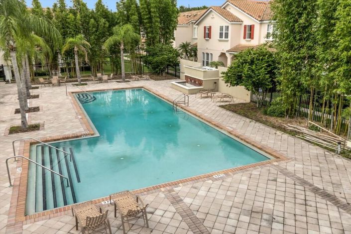 Image No.19-3 Bed Townhouse for sale