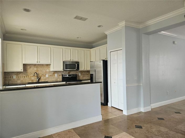 Image No.17-3 Bed Townhouse for sale