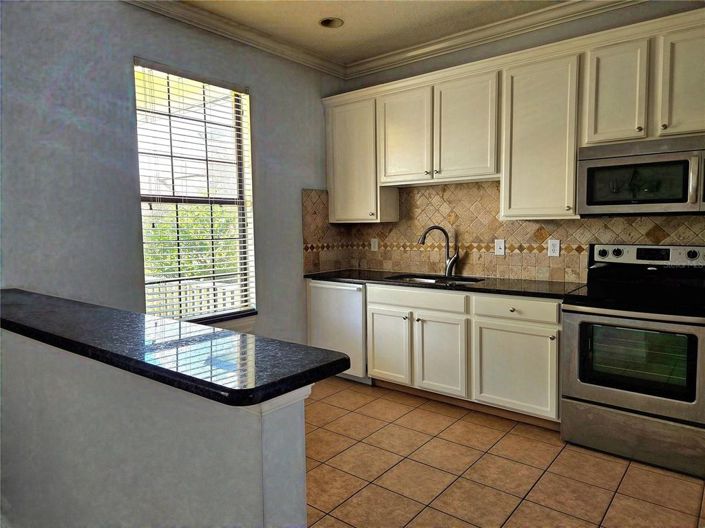 Image No.18-3 Bed Townhouse for sale