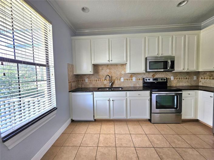 Image No.19-3 Bed Townhouse for sale