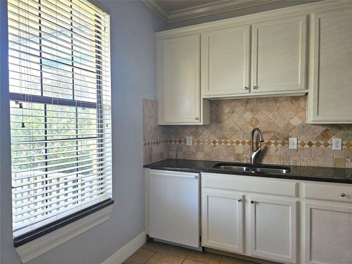 Image No.20-3 Bed Townhouse for sale