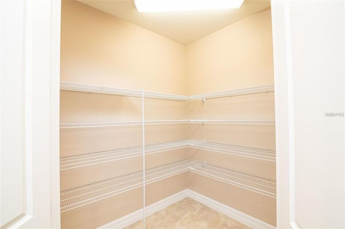 Image No.20-4 Bed House for sale