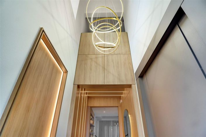 Image No.8-5 Bed House for sale