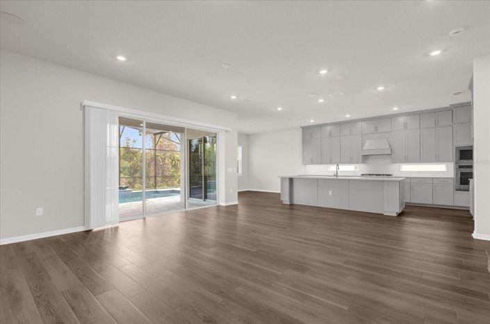 Image No.8-5 Bed House for sale