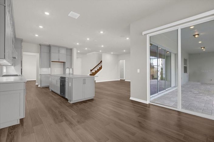 Image No.9-5 Bed House for sale