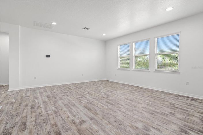 Image No.25-5 Bed House for sale