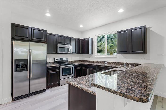 Image No.12-4 Bed House for sale