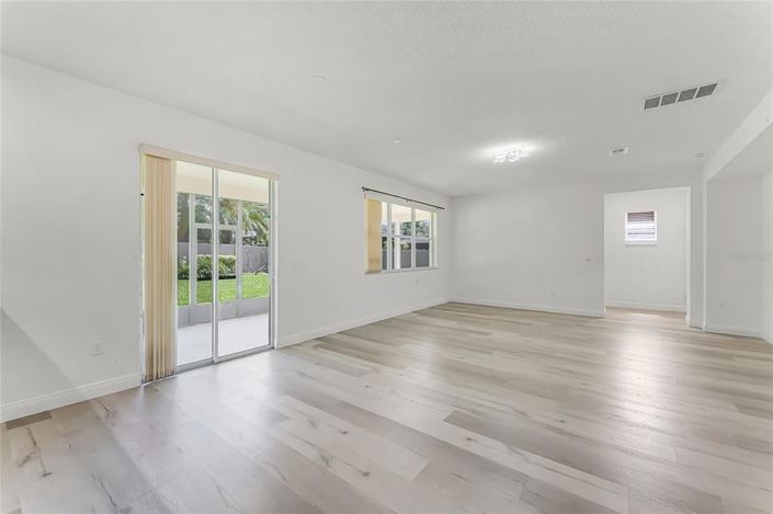 Image No.15-4 Bed House for sale