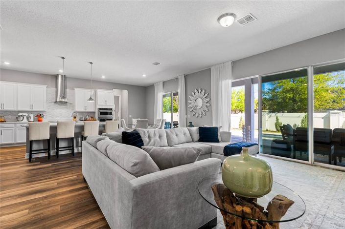 Image No.14-6 Bed House for sale