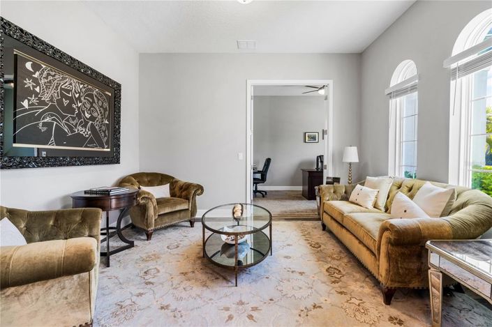 Image No.6-6 Bed House for sale