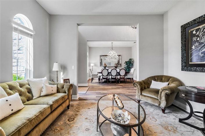 Image No.8-6 Bed House for sale