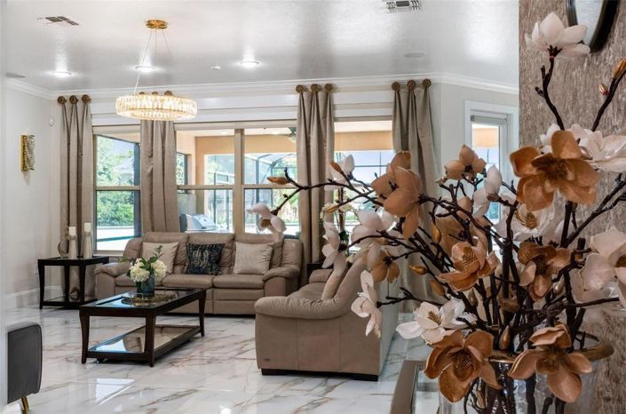 Image No.20-5 Bed House for sale