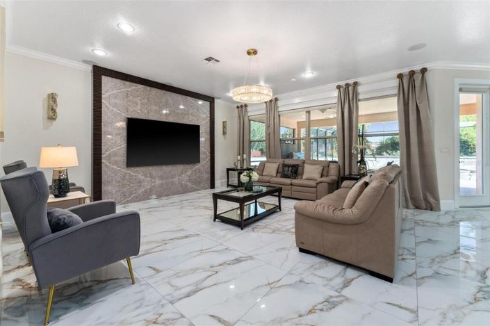 Image No.21-5 Bed House for sale