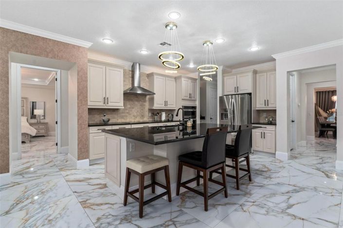 Image No.27-5 Bed House for sale