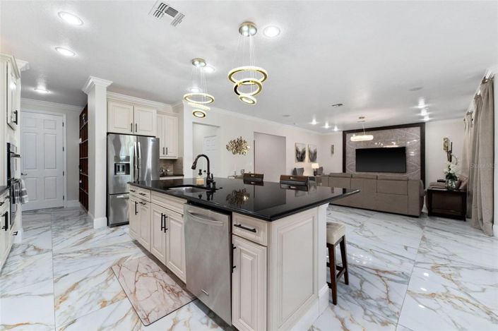 Image No.28-5 Bed House for sale