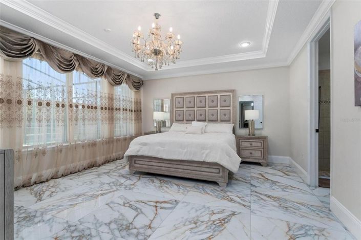 Image No.36-5 Bed House for sale