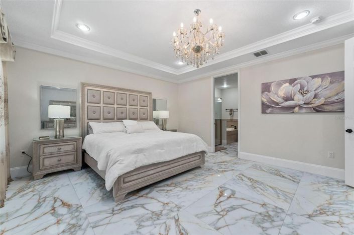 Image No.38-5 Bed House for sale