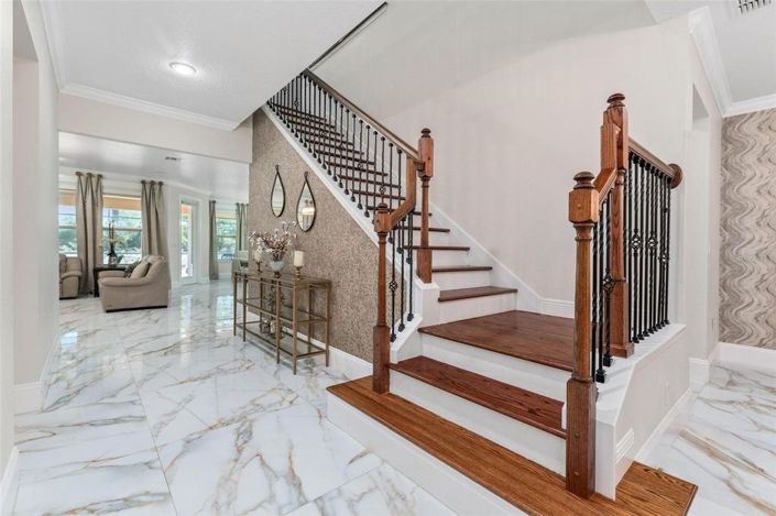 Image No.6-5 Bed House for sale