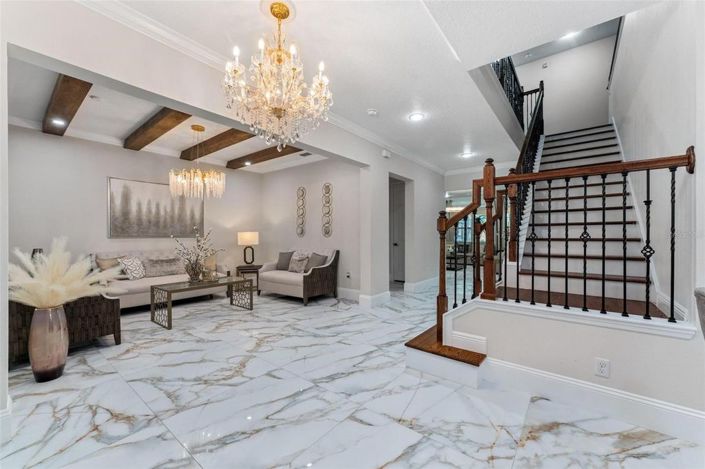 Image No.8-5 Bed House for sale