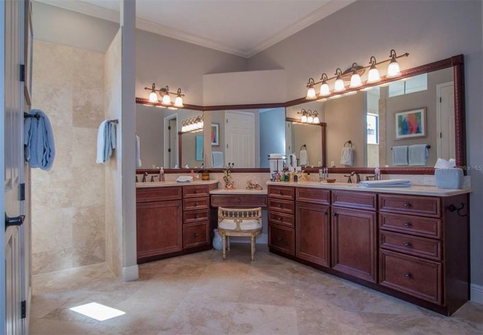 Image No.21-4 Bed House for sale