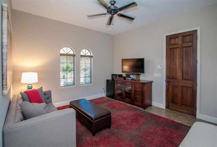 Image No.30-4 Bed House for sale