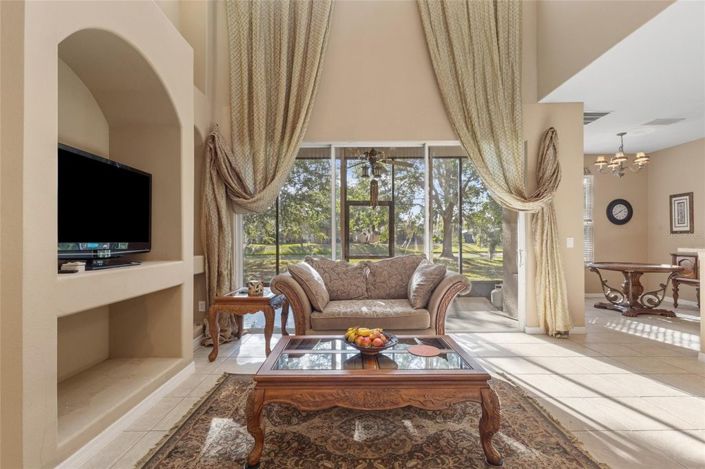 Image No.13-5 Bed House for sale