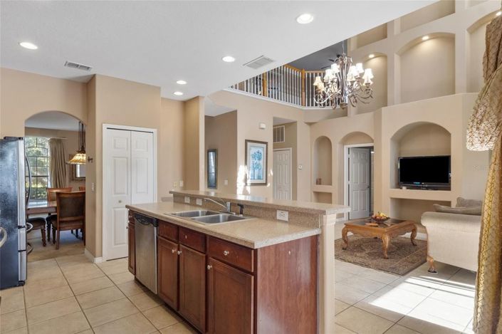 Image No.17-5 Bed House for sale