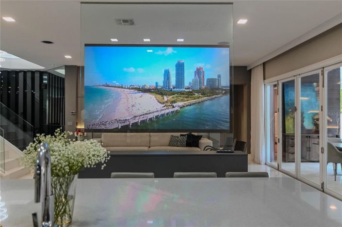 Image No.16-6 Bed House for sale