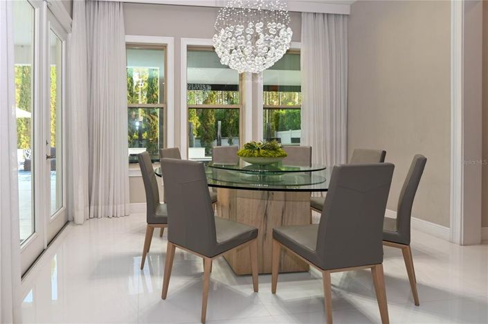 Image No.17-6 Bed House for sale