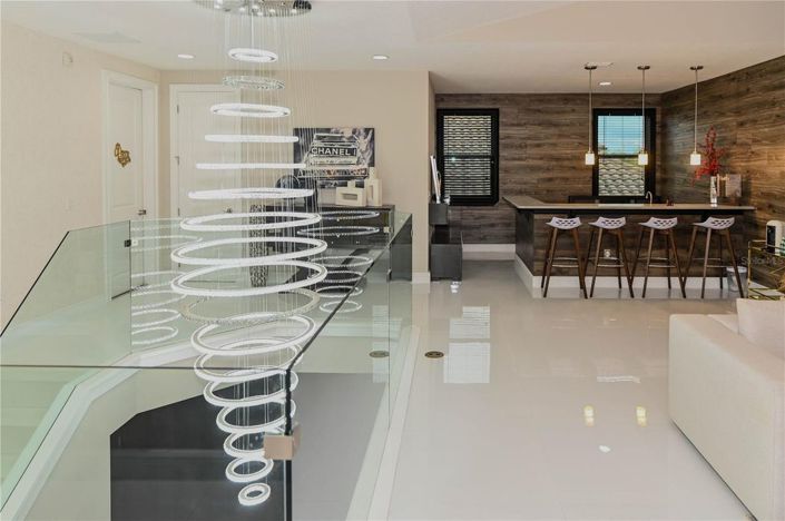 Image No.18-6 Bed House for sale