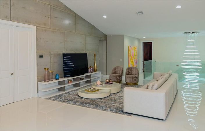 Image No.23-6 Bed House for sale