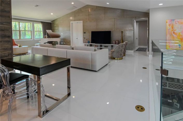 Image No.25-6 Bed House for sale