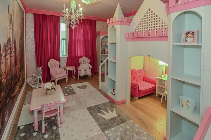 Image No.28-6 Bed House for sale