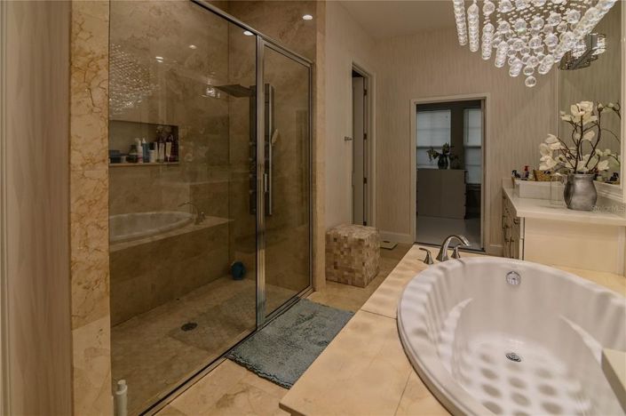 Image No.35-6 Bed House for sale