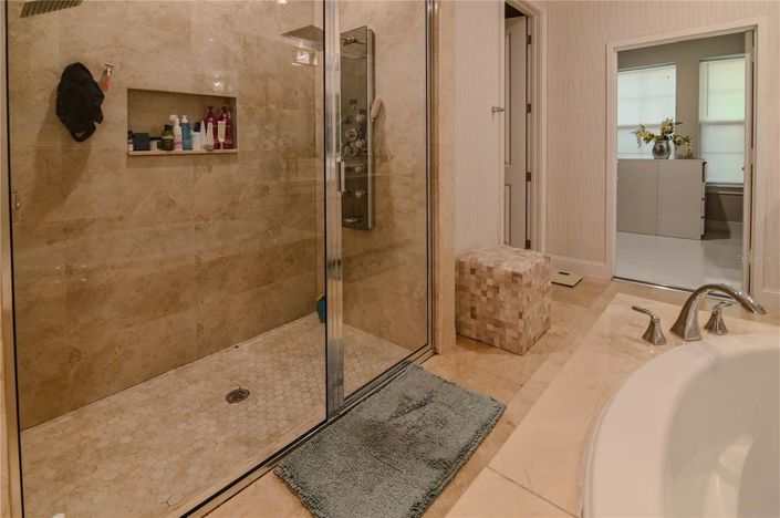 Image No.37-6 Bed House for sale