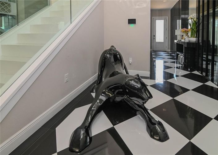 Image No.5-6 Bed House for sale