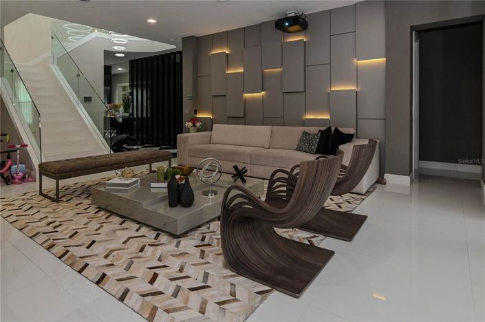 Image No.6-6 Bed House for sale