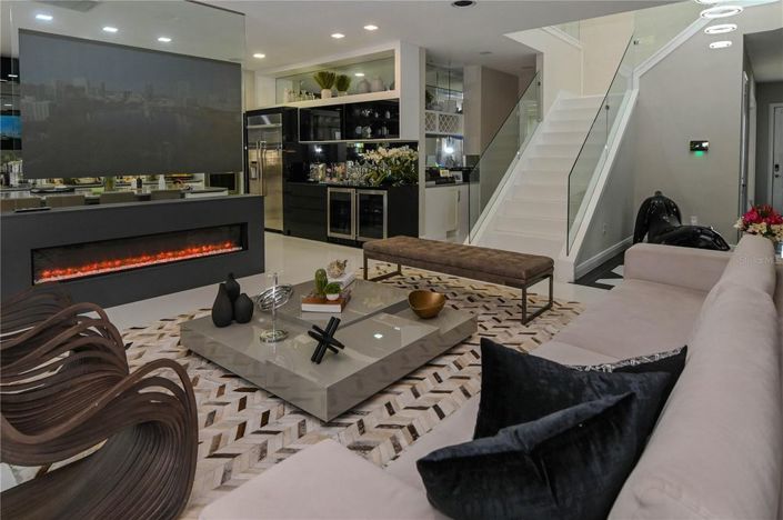 Image No.7-6 Bed House for sale