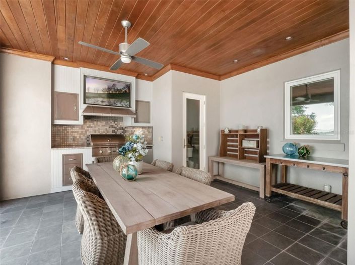 Image No.8-5 Bed House for sale