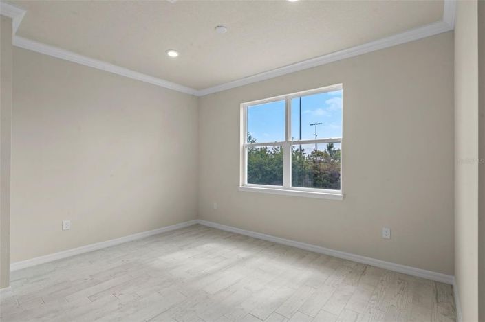 Image No.9-5 Bed House for sale