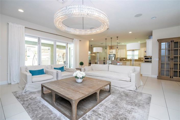 Image No.17-6 Bed House for sale