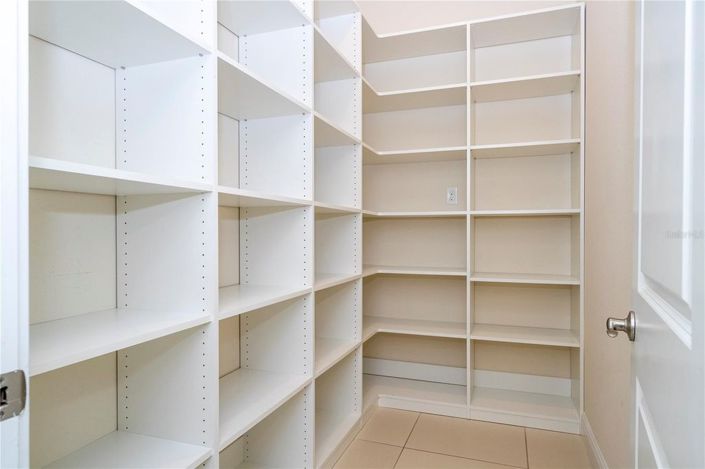 Image No.24-6 Bed House for sale